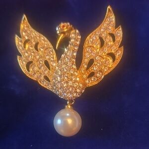 Elegant Gold and Silver Swan Brooch with Pearl
